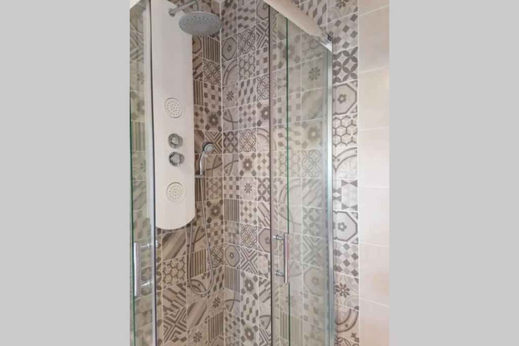 Les Etapes Chartraines Parking Wifi Jaccuzi Apartment Chartres Luaran gambar